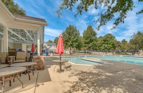 Centrally Located Raleigh Townhome with Pool Access - Foto 24