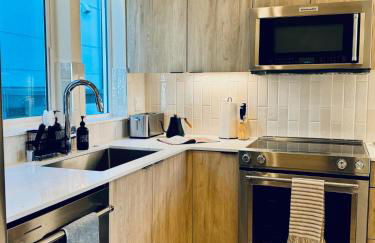 Luxe & Bright Gem - Prime Location, Roof Deck, View - Foto 10