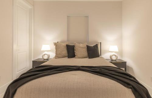 KING BED - FREE Pool Heat - 85 in TV - 4BR Villa - Foto 39