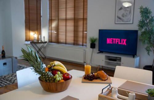 Modern Penthouse with Balcony - Near Beach & Town - Foto 17