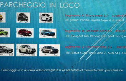La cartolina di Napoli free parking for small cars only - Photo 2