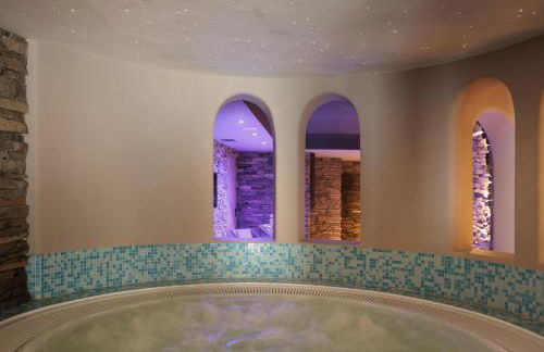 Alpenvilla Large Family Apartment - by Familiaris- Pools 500 meters - Foto 10