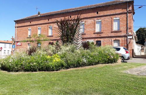 ATYPIQUE - 2 chambres avec salles de bains, cuisine équipée, parking gratuit - Foto 6