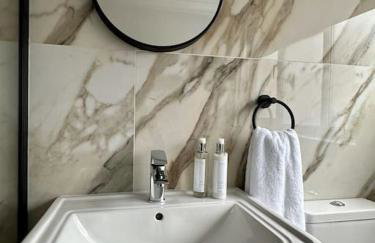 The Blue house on the wall - Foto 47