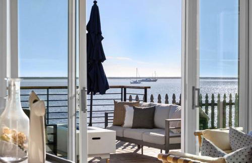 Experience the Pinnacle of Coastal Living at Harbour House - Foto 11