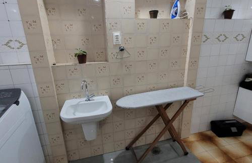 casa em rua tranquila a 200 metros do agito do Rio Vermelho e praia - Foto 20