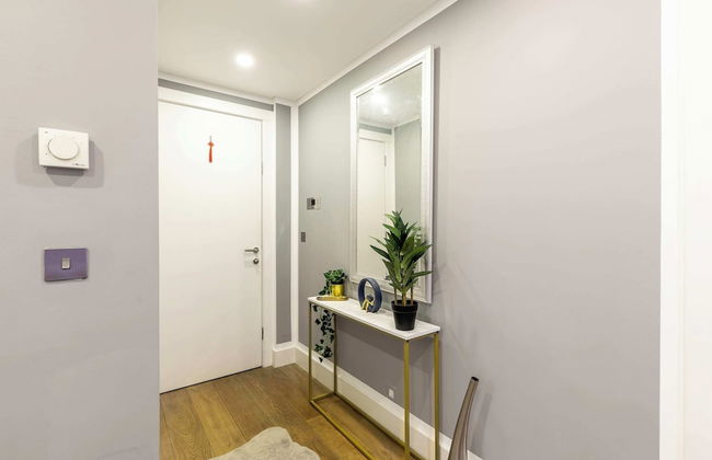 Beautiful Canal Side Notting Hill Abode With Terrace - Photo 18