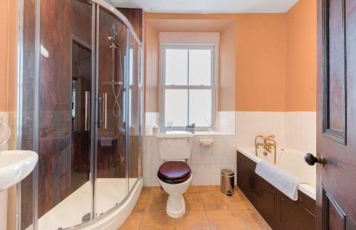 Georgian home with hot tub - Foto 29