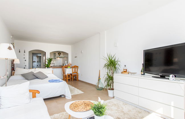 1 bedroom Apartment in Castelló d'Empúries with garden and terrace - Photo 3