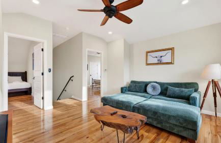 Chestnut Ember by AvantStay Indoor-Outdoor Living Firepit Balcony Near Downtown Austin Hotspots - Foto 27