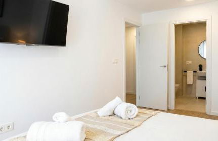 NEW! Luxury 3BR apartment with POOL & FREE parking - Foto 9
