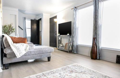 Euclid Near Lake Erie Cleveland king bed - Foto 62