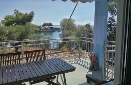 Home by the sea - Photo 1