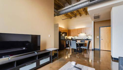 West Loop - City Views With In & Out Parking 5 - Photo 2