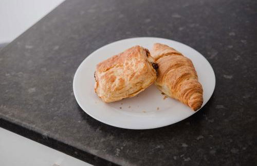 Modern and Comfortable Home away from Home - Photo 23