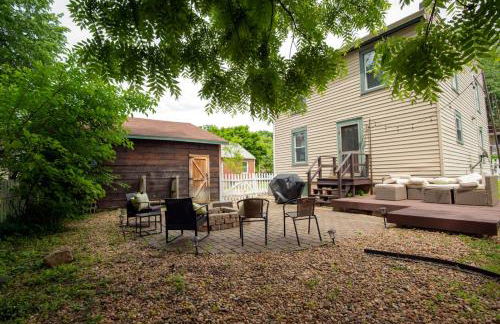 4 Bedroom House, sleeps 12, short walk to Main St! - Foto 10