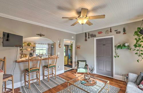 Stylish Woodfin Home with Backyard and Fire Pit - Foto 4