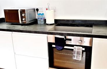 Cliftonville Heights - 2 bed Home away from Home - Photo 11