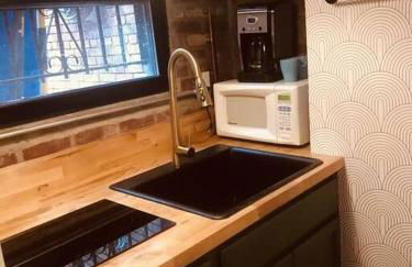 1850s historic Row House 7min train to NYC with private backyard - Foto 27