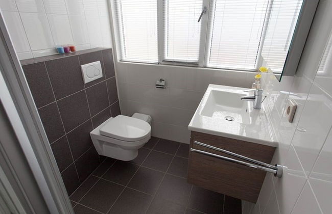 Nice Bungalow in a Holiday Park Near Maastricht - Photo 6