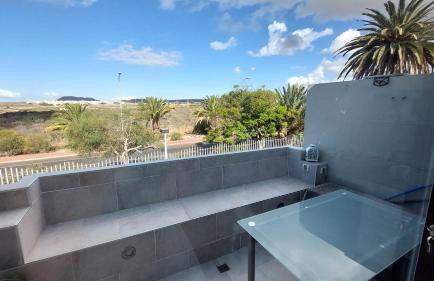 Tenerife South SUNNY Terrace with VIEW and BiG POOL AirCon DW - Foto 3