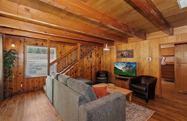 Sunshine Cabin - Cozy 2-Story Getaway - Photo 35