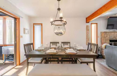 Cozy Cabin at Poconos With Hot Tub and Fire Pit - Foto 12