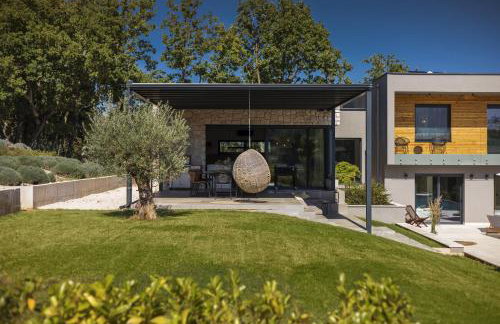 Villa Ox in Central Istria for 14 persons with 56 m2 heated pool, kids playground & large garden - Foto 2