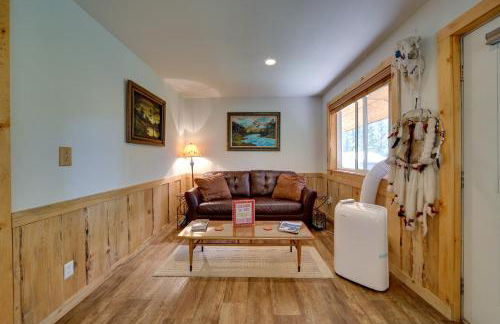Cozy Countryside Cabin in Robie Creek Park! - Foto 3