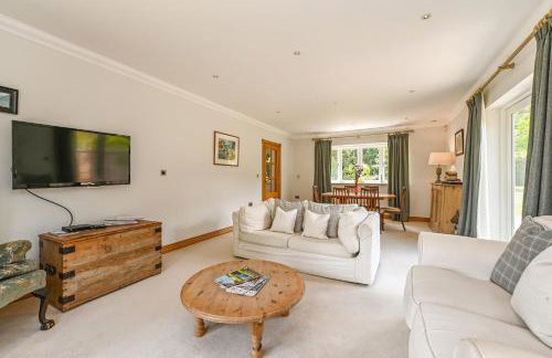 Woodland Cottage by inspirestays-com - Photo 10