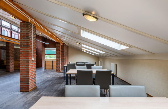 Well Furnished Home for Groups with Fireplace near Water - Foto 13