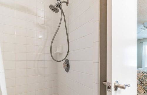 THIS IS PARADISE FOUND! Private In-Ground Pool Home, Views, Near Dis, NO Steps, LOW Rates! - Foto 68