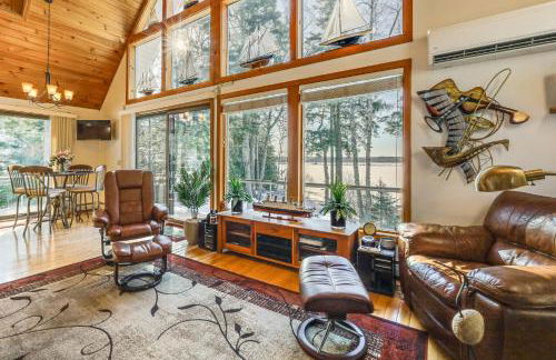 Gateway to Acadia! Green Lake Home with Hot Tub - Foto 5