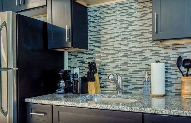 Centrally Located Studio Near Downtown - Photo 5