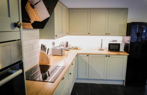 Spacious 4 Bed House Sleeps 8 in Quorn Near Loughborough - Foto 3