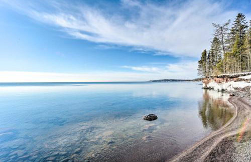 Waterfront Lake Superior Cabin Fire Pit and More! - Foto 2