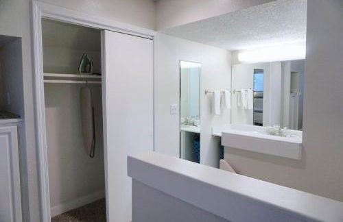 Two Bedroom Loft * Award Winning Beds * Down Town - Foto 8