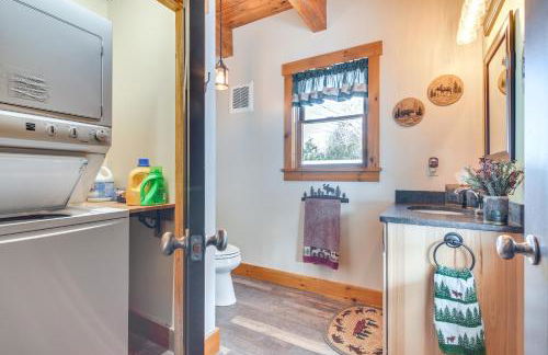 Lakefront New Hampshire Hideaway with Deck and Views - Foto 29