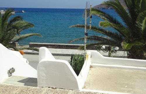 In front of the Beach. - Photo 2