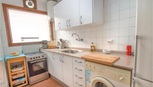 Stunning Apartment In Pineda De Mar - Photo 4