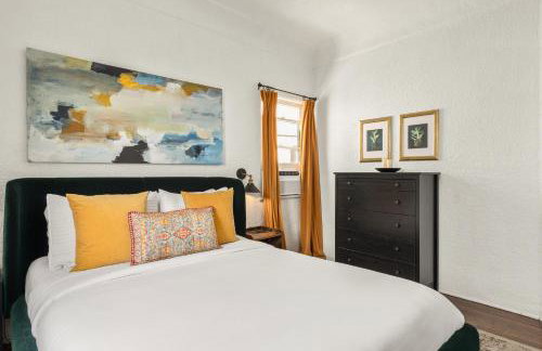 Visit the Beach from a Historic Downtown Apartment - NRP21-00092 - Foto 32