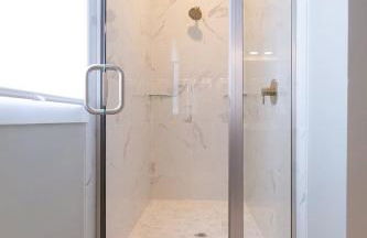 Pet-Friendly 4BR Family Home with Fenced Yard - Foto 9