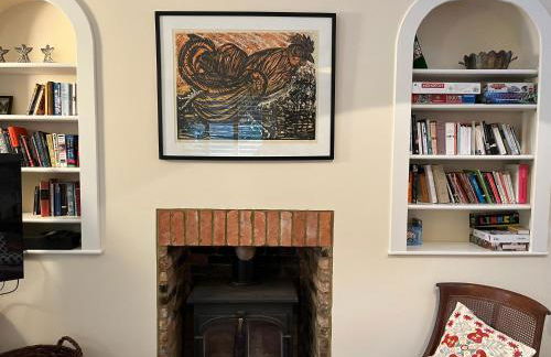 Charming Old Schoolroom - Photo 16