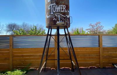 Timber & Tin H 2Bed 2Bath w Pool & Rooftop Deck - Foto 8