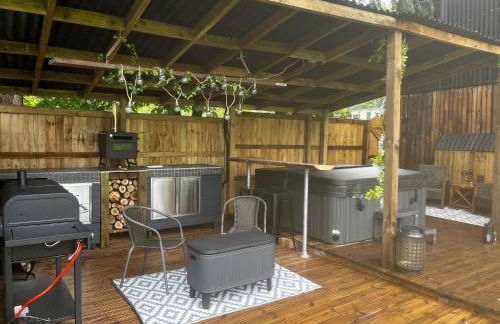 Lynbrook Haybarn, Hot tub and outdoor kitchen, New Forest - Foto 2
