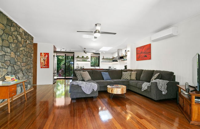 Tropical 3 Bedroom House, Pool plus 4th Bedroom Bungalow - Photo 2