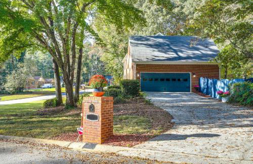 ~ 30 Mi to Atlanta - ‘The Wellness Manor’ w/ Deck! - Foto 42