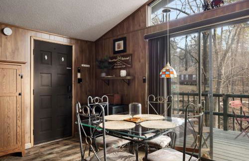 Zen Vibe w Fireplace Grill Deck & Screened Porch - Foto 19