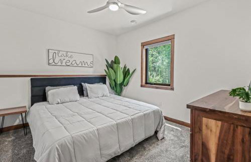 Minocqua Retreat - Hot Tub, Lake View & Game Room - Foto 24