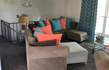 Spacious and Walk to the Beach with Central AC and Outdoor Shower - Photo 6